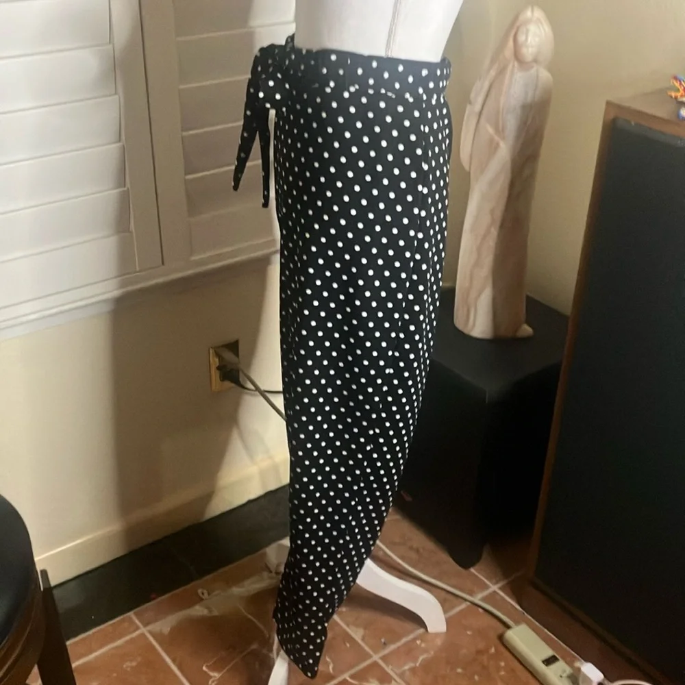 🤍🖤Polka Dot polyester stretchy pants with a bow tie in front. Exc Cond. Sz XXL - Picture 2 of 5